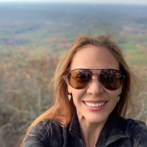 Meet your Posher, Laura